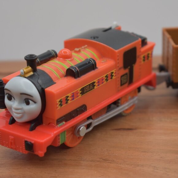 NIA 18 - 2013 Gullane Thomas & Friends TrackMaster Engine Motorized Oran… - Picture 4 of 10